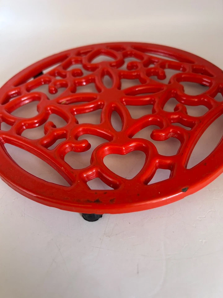 Cast Iron Trivet Enamel Round Footed Metal Hot Plate Hearts Ornate Red 8" - Image 2 of 4