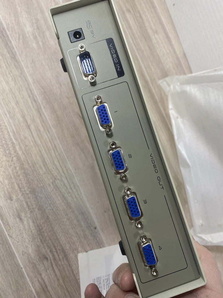 ATEN VGA Splitter VS-134 4-Port No Power Cord w/ Manual Vintage 1999 Video Box - Image 2 of 4