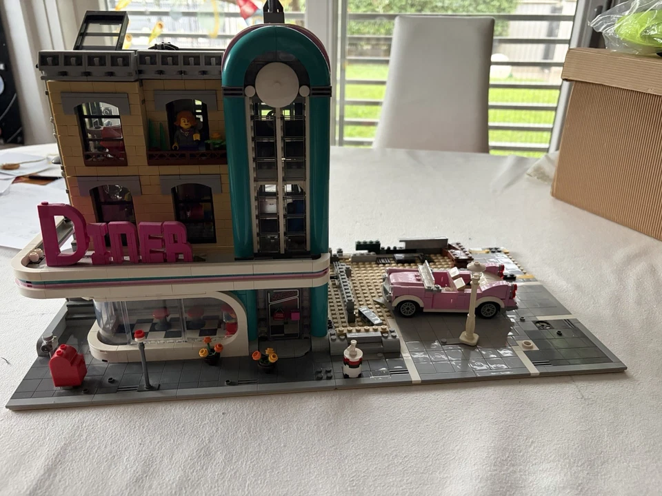 LEGO Modular Buildings 10260 Downtown Diner, foto 1 di 5
