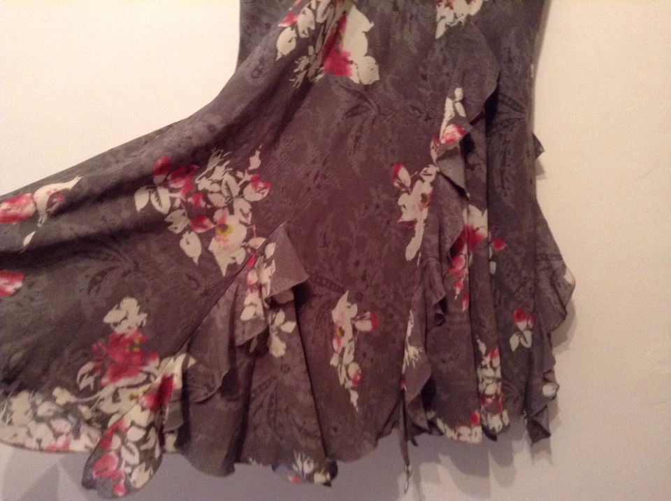 New Paul Costelloe Collection UK Size 10 Floral Grey Multi Frill Skirt (6 US) - Image 3 of 4