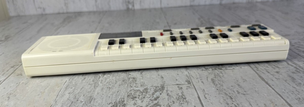 中古　ビンテージ　CASIO VL-TONE VL-5 キーボード　カシオ CASIO VL-TONE VL-5 Electronic Synthesizer Keyboard (Parts