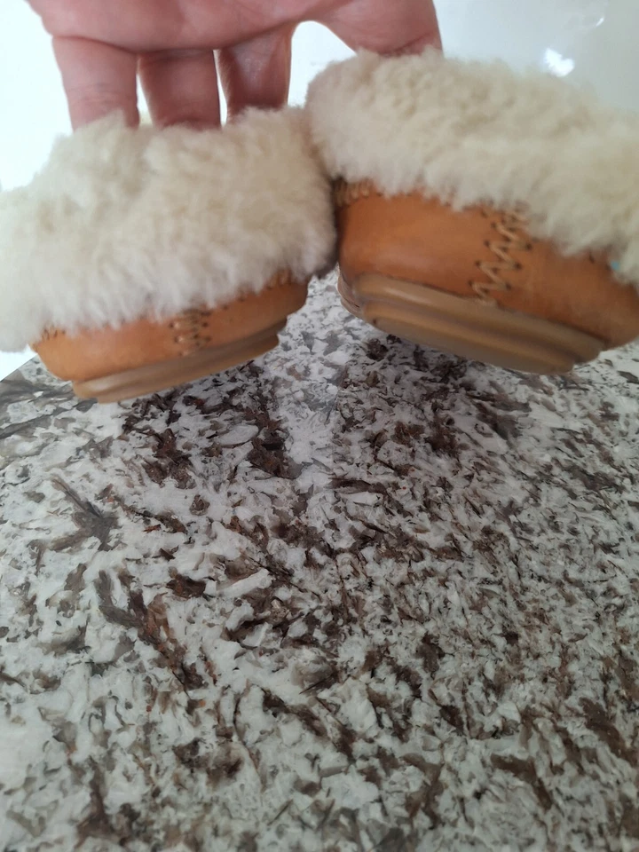 Tory Burch genuine Leather Suede sheepskin fur slippers size 7 - Image 4 of 4
