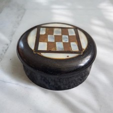 ​Boîte Ronde Ancienne en Bois Noirci – Incrustations de Nacre – Travail Oriental