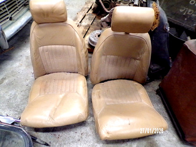 Triumph Spitfire 1500, MK IV Front Lt & Rt Seats & Cushions, Original, !!