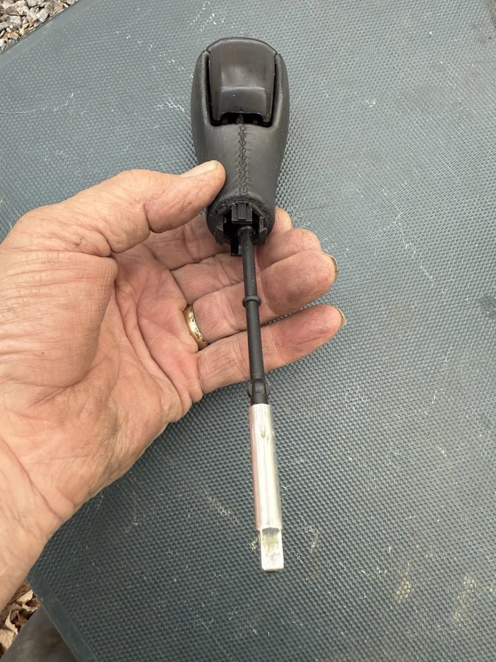 Pomo de cambio de marchas Volvo 2004-2007 V70 XC70 04-09 S60 cuero gris automático Foto 3 de 4