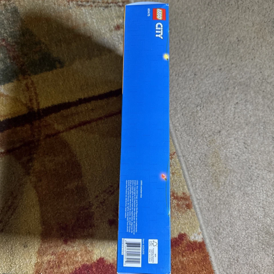 NEW LEGO City Advent Calendar 2025 Playset Santa & Mrs. Claus Minifigures 60475 - Image 4 of 4