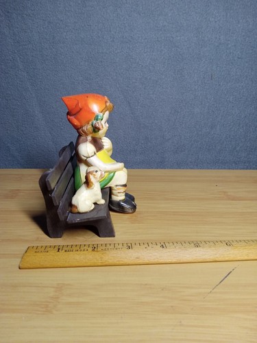 Vintage Figur Statue Mädchen auf einer Bank mit einem Hund Welpe Kunststoff - Bild 4 von 7