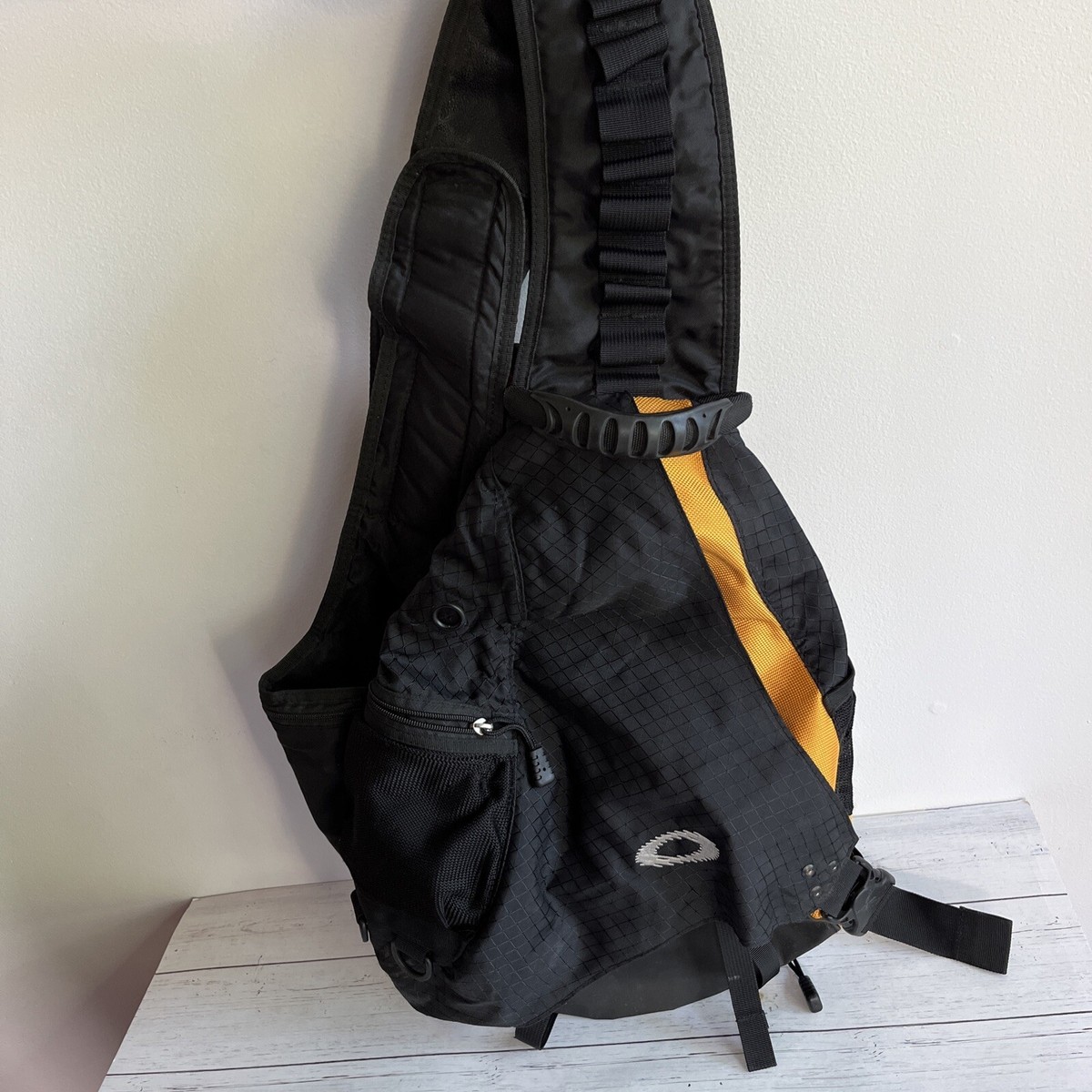 OAKLEY Sandbag Sling Backpack Tactical Bag Black yellow OAKLEY Sandbag Sling Backpack Tactical Bag Black yellow