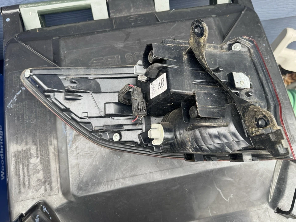 Luz trasera halógena con bombilla lado derecho del pasajero OEM para Acura Mdx 2014-2020 Foto 2 de 4