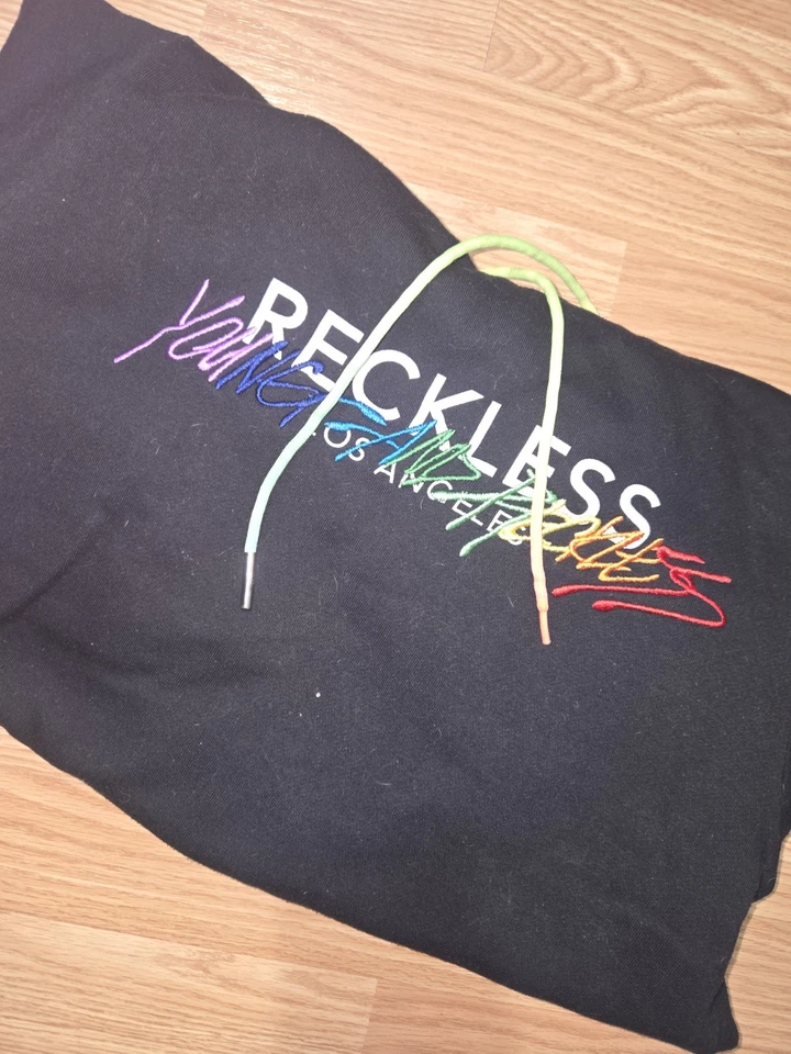 Sudadera con Capucha Edición Limitada RARA Negra Y Arco Iris Joven E Imprudente Foto 4 de 4