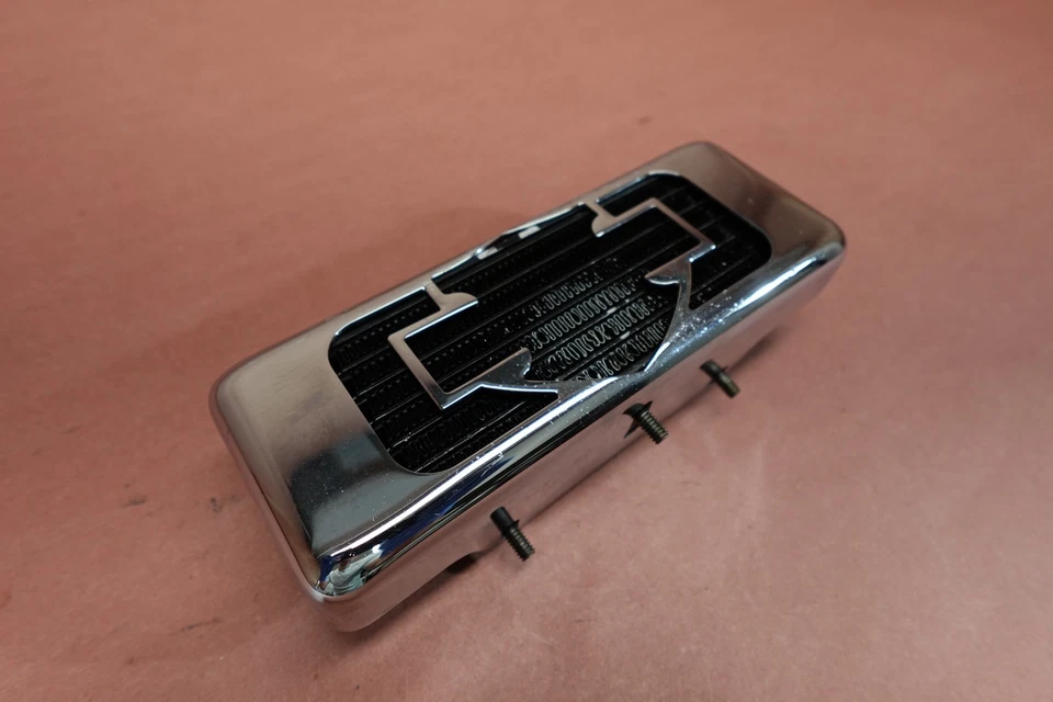 1999 - 2000 Harley Davidson Electra Glide FLHTCUI 油冷却器收音机带盖 — 第 3/4 张图片