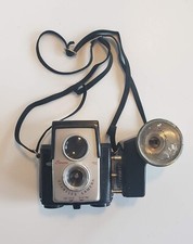 Vintage Brownie Dakon Lens Starflex Camera w / Kodak Supermite Flasholder