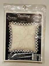 Needle Magic Small Square Pin Cushion/sachet Twilling Kit 6002 “Tulips”