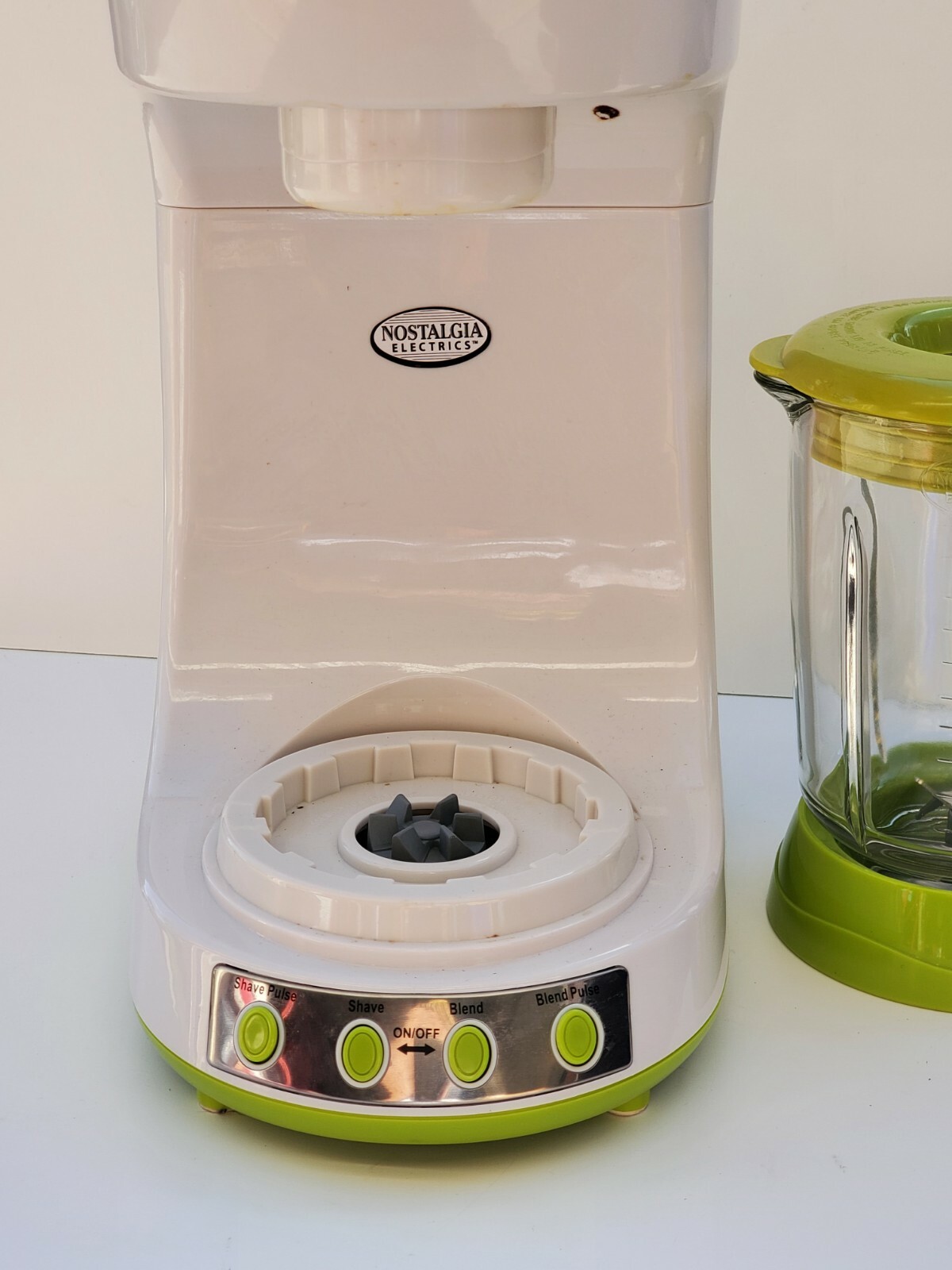 Nostalgia MOS400 Margarita Oasis FrozenDrink Machine w/ 36Ounce