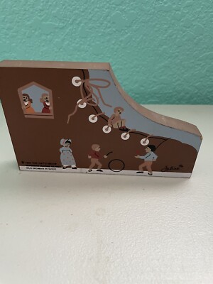 Vintage Cat's Meow Village Nursery Rhyme Series-Old Woman In The Shoe 1994