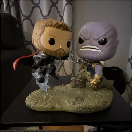 Funko Pop! Vinyl Moments Thor vs Thanos Marvel Avengers Infinity War Figure