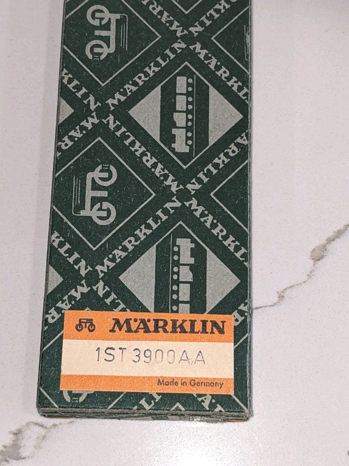 Marklin 3900AA Scale Model Curved Feeder Track in Excellent Condition Orig Box - Image 2 of 4