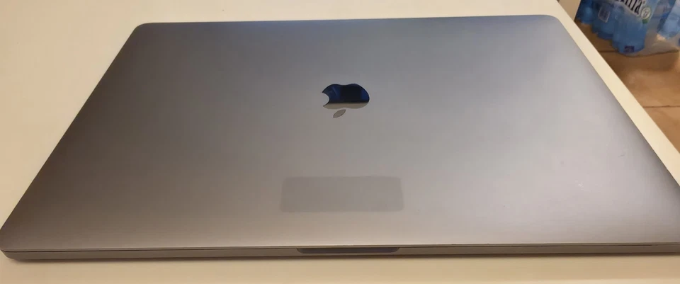 Apple MacBook Pro 15" 2018 · i7 · 32GB · 500GB, foto 4 di 5
