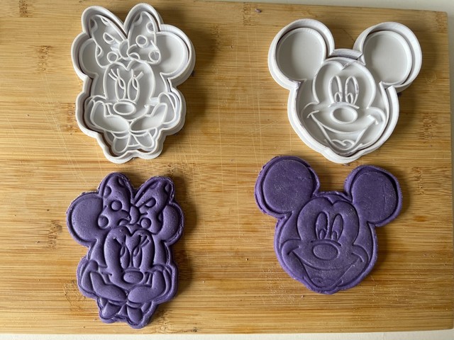 MICKEY AND MINNIE MOUSE Cookie Cutters Biscuit Fondant Cutter Embosser MICKEY AND MINNIE MOUSE Cookie Cutters Biscuit Fondant Cutter Embosser