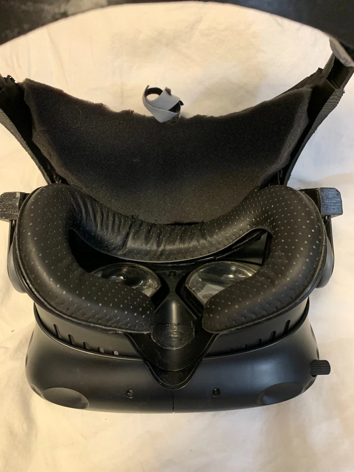 HTC Vive Virtual Reality Headset with reVolve headstrap, link box, CABLES - Image 4 of 4