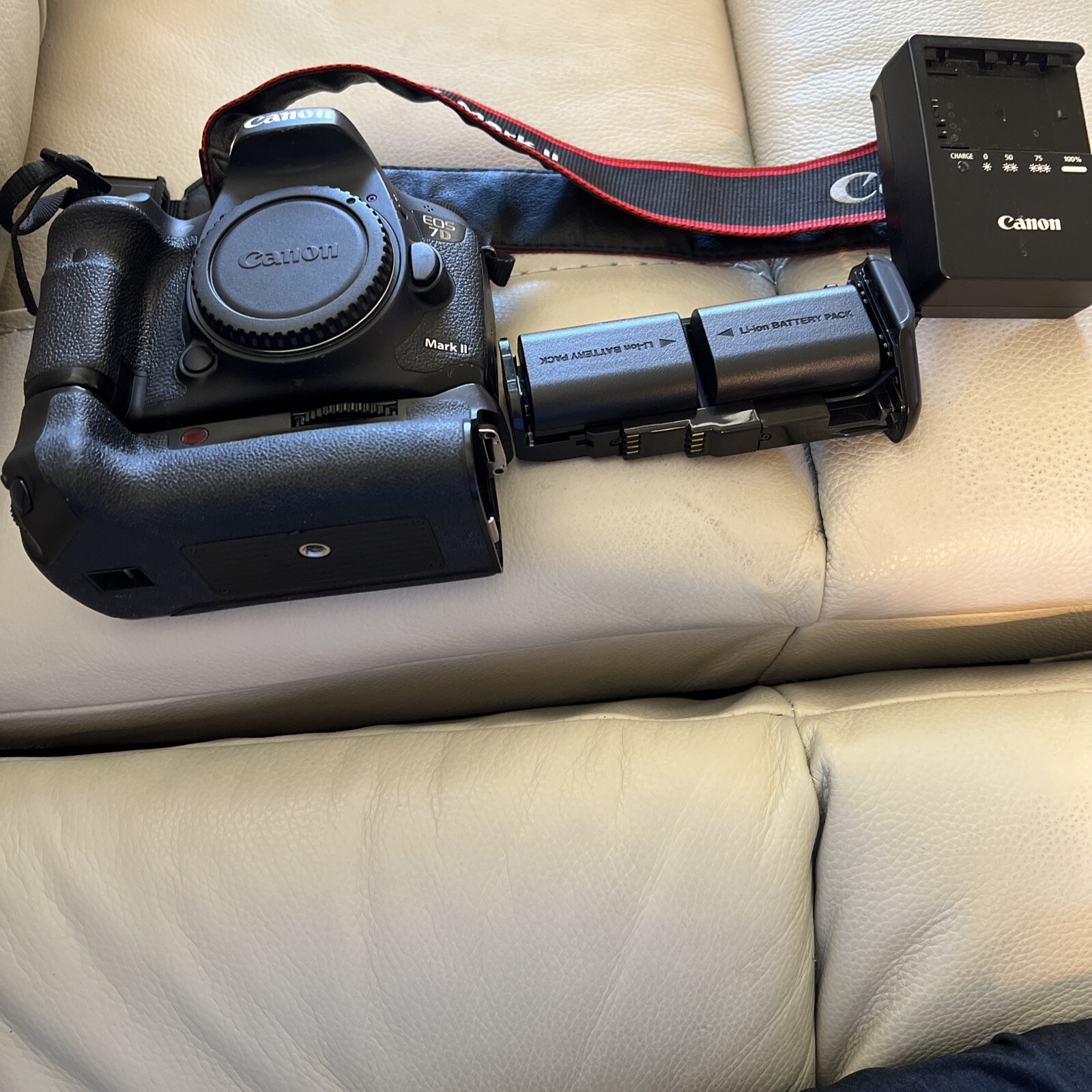 Canon EOS 7D 一眼レフ【受取先決まりました】