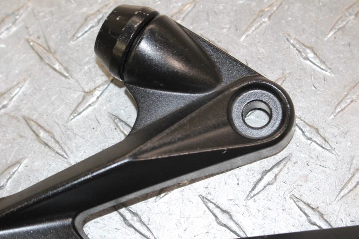 2007 KAWASAKI NINJA ZX14 ZX1400A ПРАВЫЙ ЗАДНИЙ ПАССАЖИРСКИЙ КОЛЫШЕК - Изображение 2 из 4