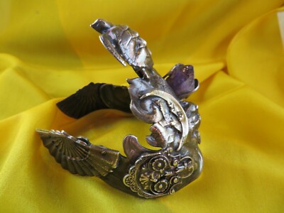 Bracelet Ancien Fantaisie Argenté Style Art Nouveau - Tortue, Lune, Améthyste - Occasion