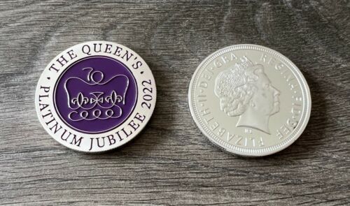 Queen Elizabeth II Platinum Jubilee 2022 Commemorative Coin in Clear Pouch - Photo 1/10