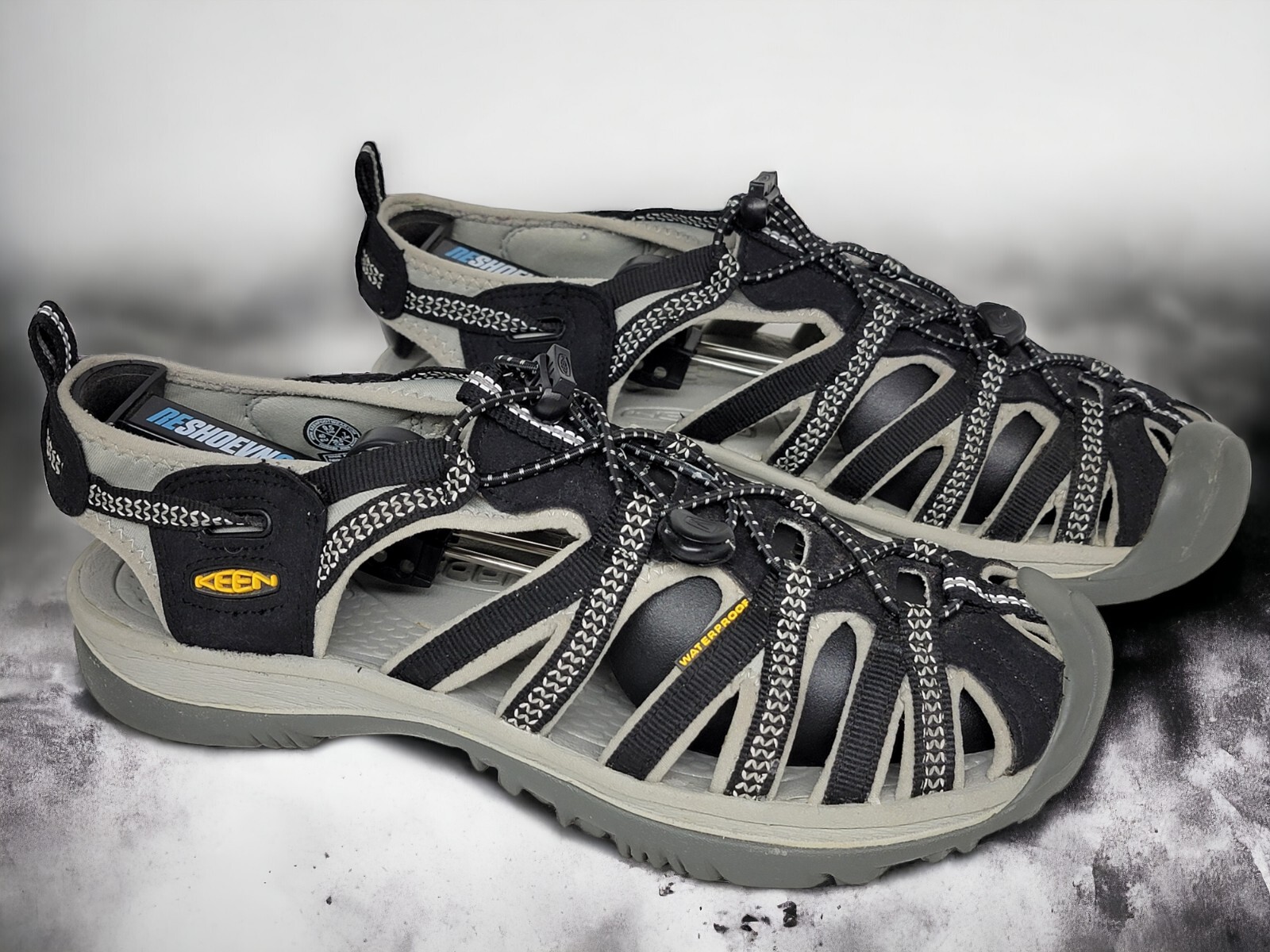 Keen Sandali Donna 9.5 Whisper Trail Sport Acquatici Nero Grigio Cinturino Scarpe 1008448