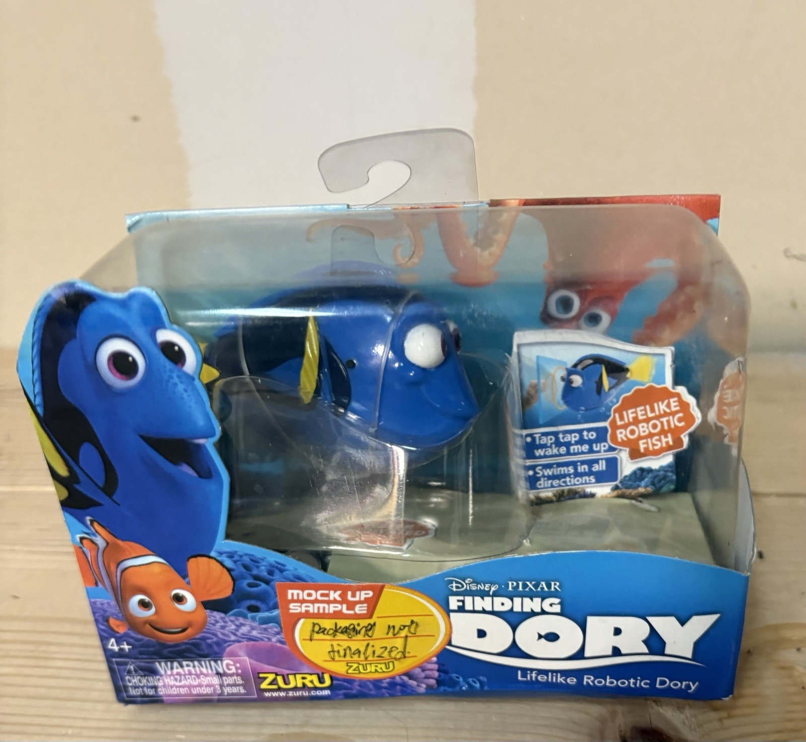 RARE Disney Pixar FINDING DORY Lifelike Swimming Dory Fish Battery Power ZURU