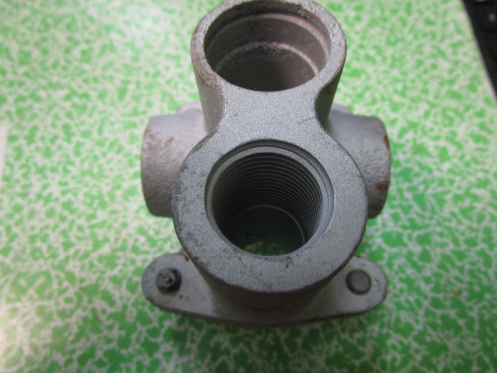 Rolls Royce Shadow, Corniche Bentley T rear height control valve housing UR17810
