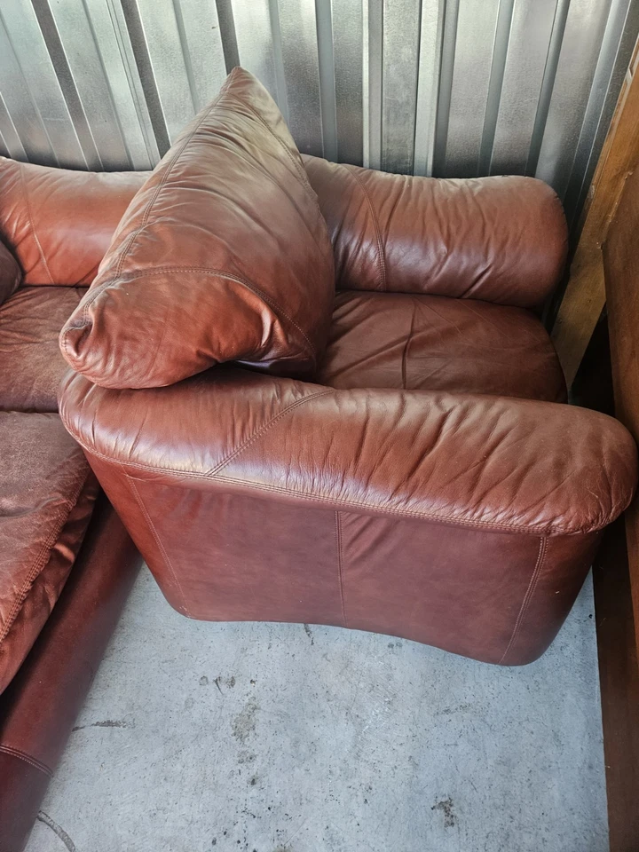 Sofá, silla de cuero sintético Foto 2 de 2