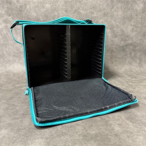 Case Logic 30 CD Rack in Black Carrying Case with Adjustable Shoulder Strap - Picture 2 of 13