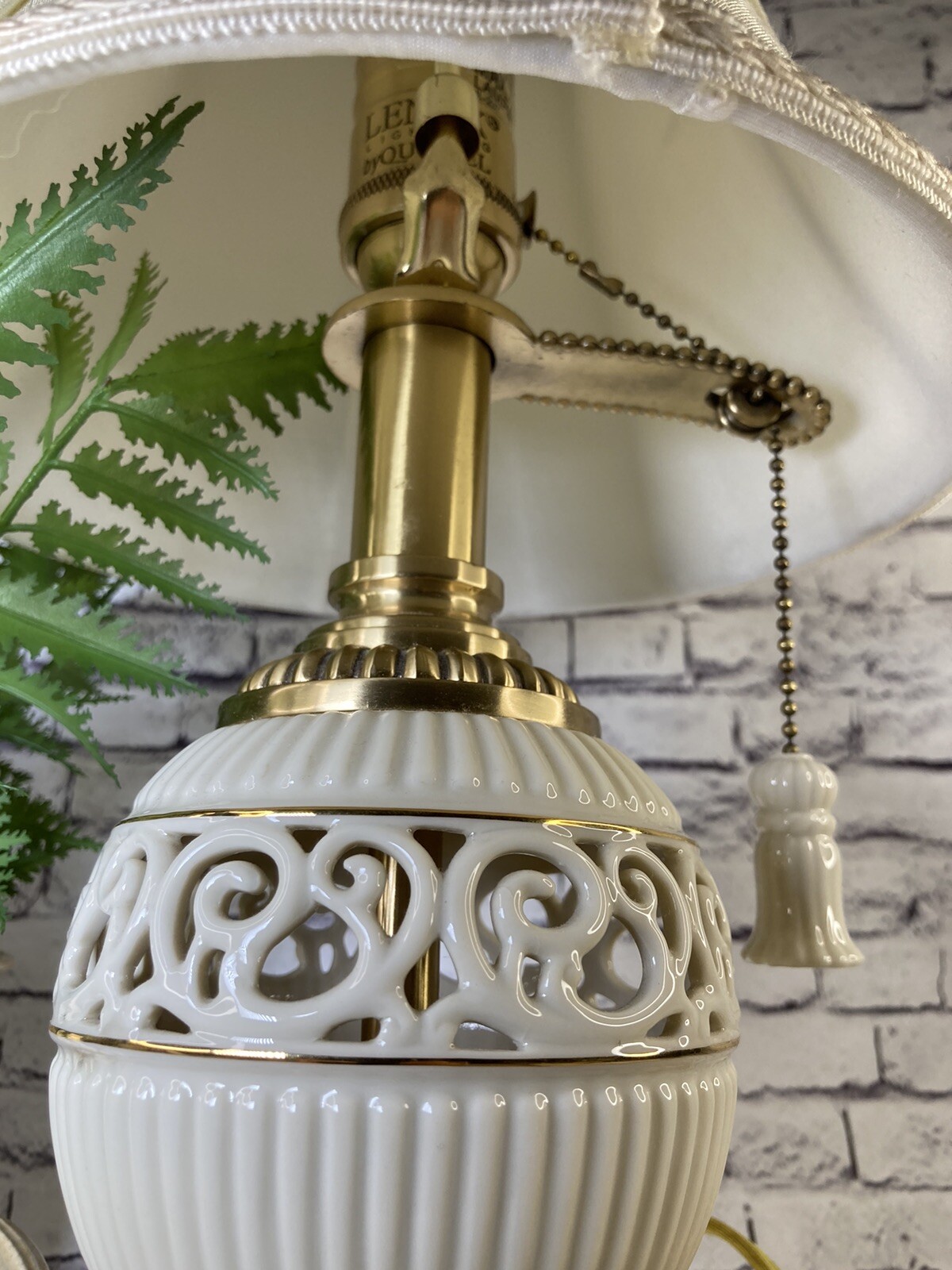 Lenox Quoizel Tracery Burnished Brass Footed Base Table Lamp Lenox Pull