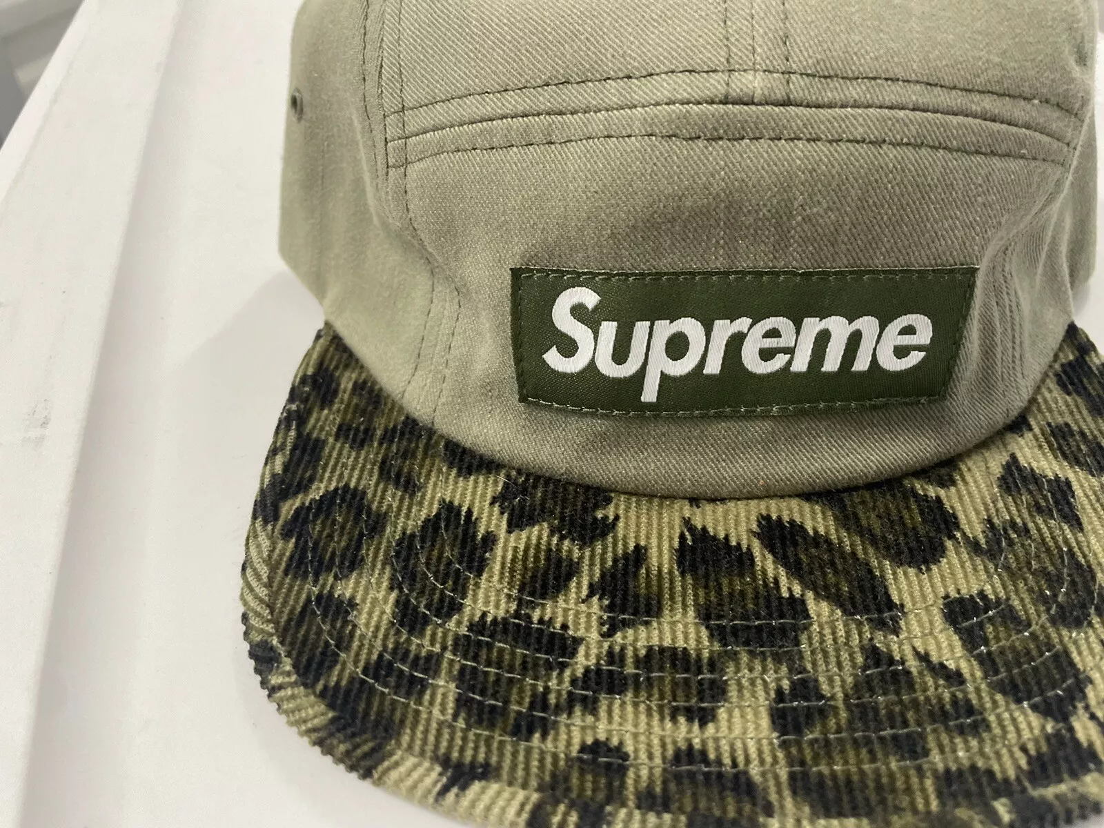 Casquette de camp 5 panneaux logo boîte olive léopard FW11 Supreme Safari 2011 Deadstock