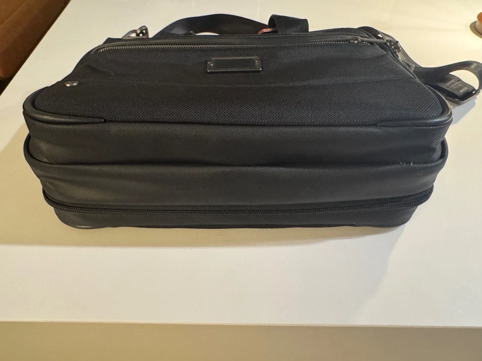 Briggs & Riley @ Work-Expandible Brief, Negro, Delgado, Modelo KB415X-4 Foto 4 de 4