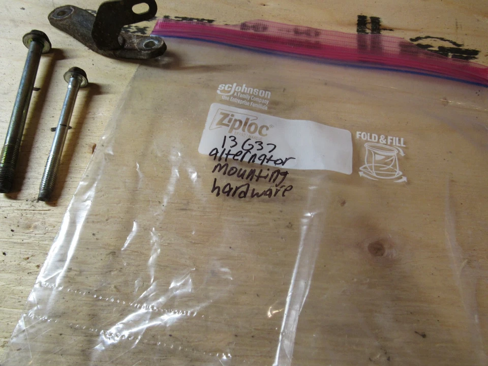 Infiniti G37 2008-2013 pernos de montaje del alternador herrajes Foto 2 de 2