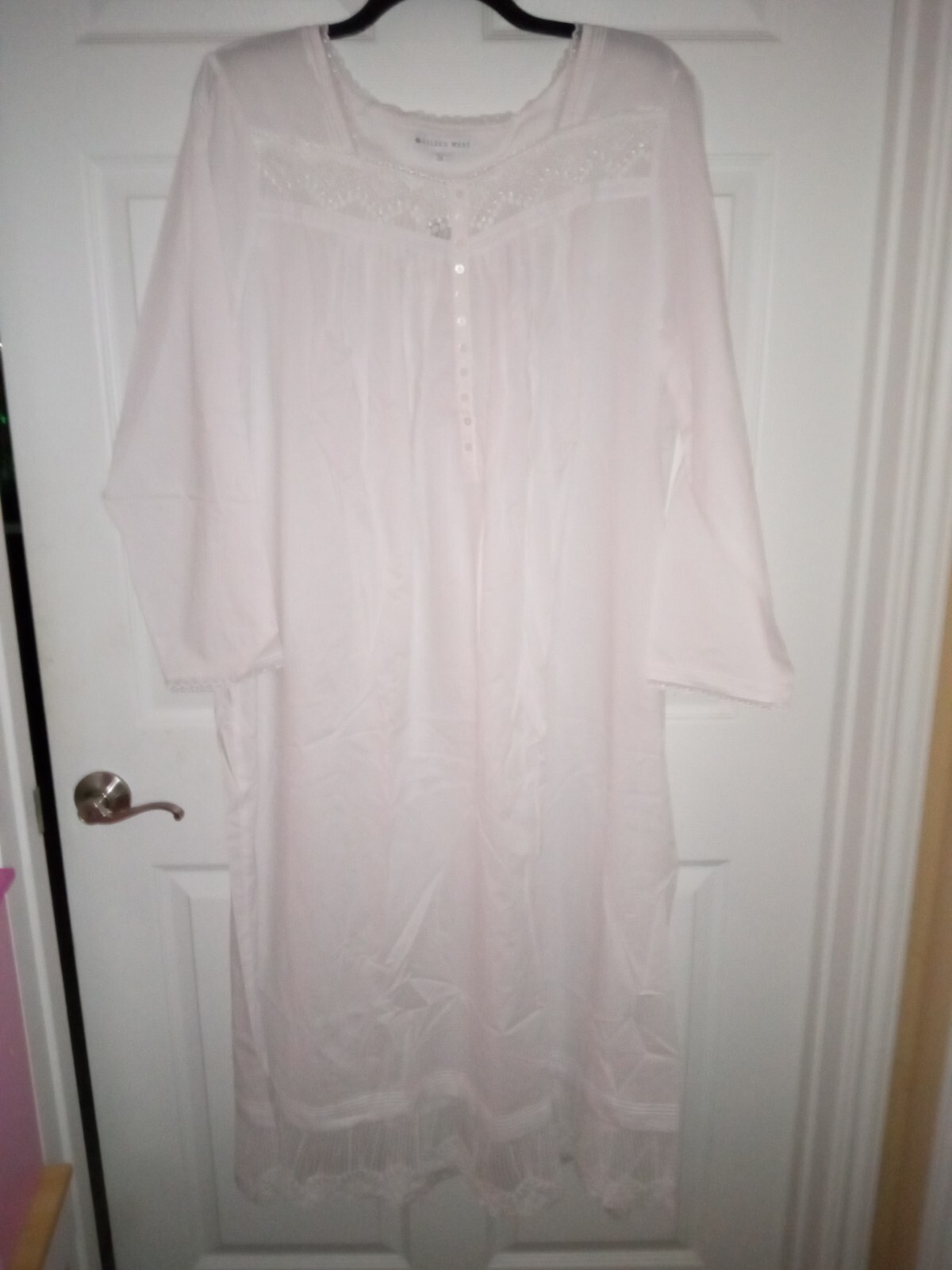 Picture 2 of 4