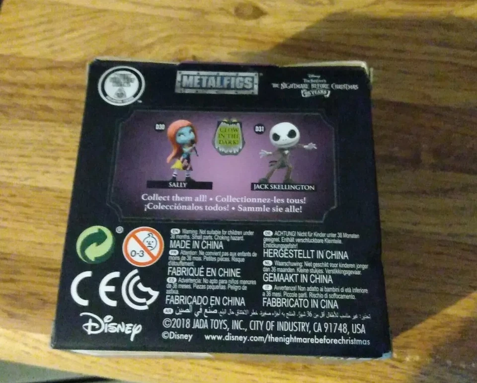 Sally con Cardo Negro Rosa Figuras de Metal Disney Pesadilla Antes de Navidad Nuevo Foto 3 de 4