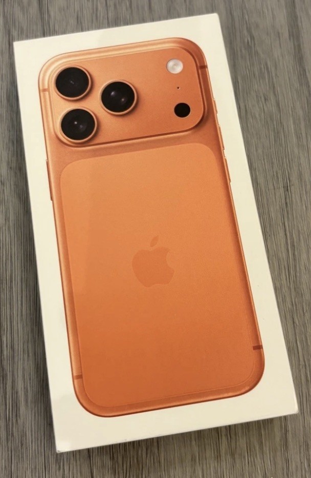 Apple iPhone 17 Pro Max 256gb Cosmic Orange BRAND NEW Sealed box UK phone