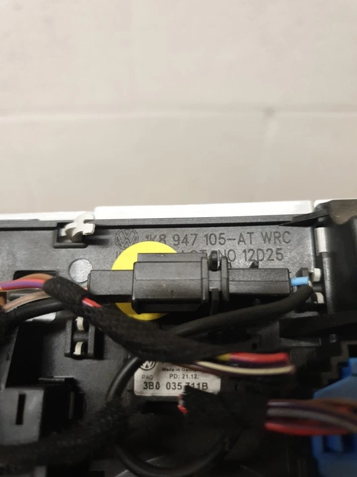 Vw Golf Mk6 Gt 2009-2012 INTERIOR LIGHT PANEL 1K8947105AT - Image 3 of 4