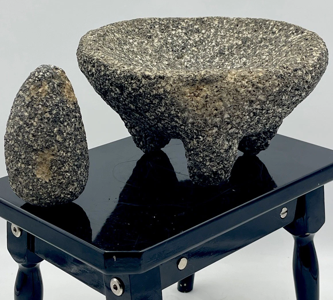 Mexican Hand Craft Basalt Volcanic Lava Stone 3 Leg Molcajete & Tejolote Set