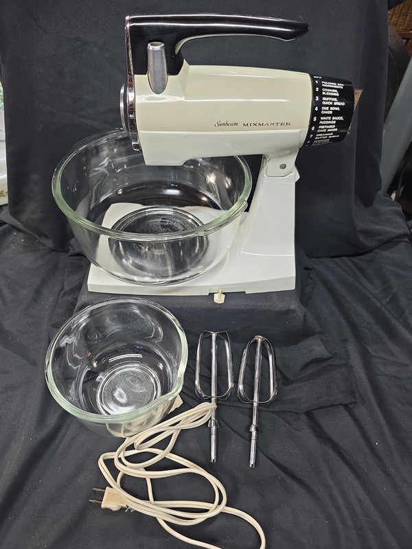 VTG Sunbeam Mixmaster Deluxe 12 Speed Stand Mixer, 2 Bowls, Tested And Works