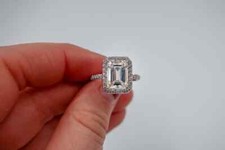 Stunning Crystal Clear Emerald  Round Cut 3.14CT Cubic Zirconia Engagement Ring