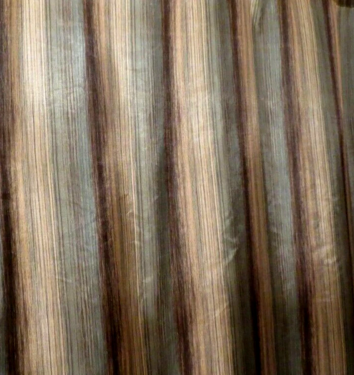 NUEVO - Cortina de Ducha Metro Luxe Rayas Estampado Metálico 70 X 72" Foto 3 de 4