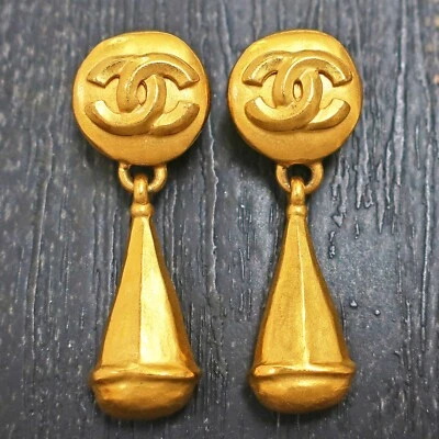 Boucles d'oreilles clips vintage CHANEL plaqué or logos CC rondes balançoire ... - Photo 1/4