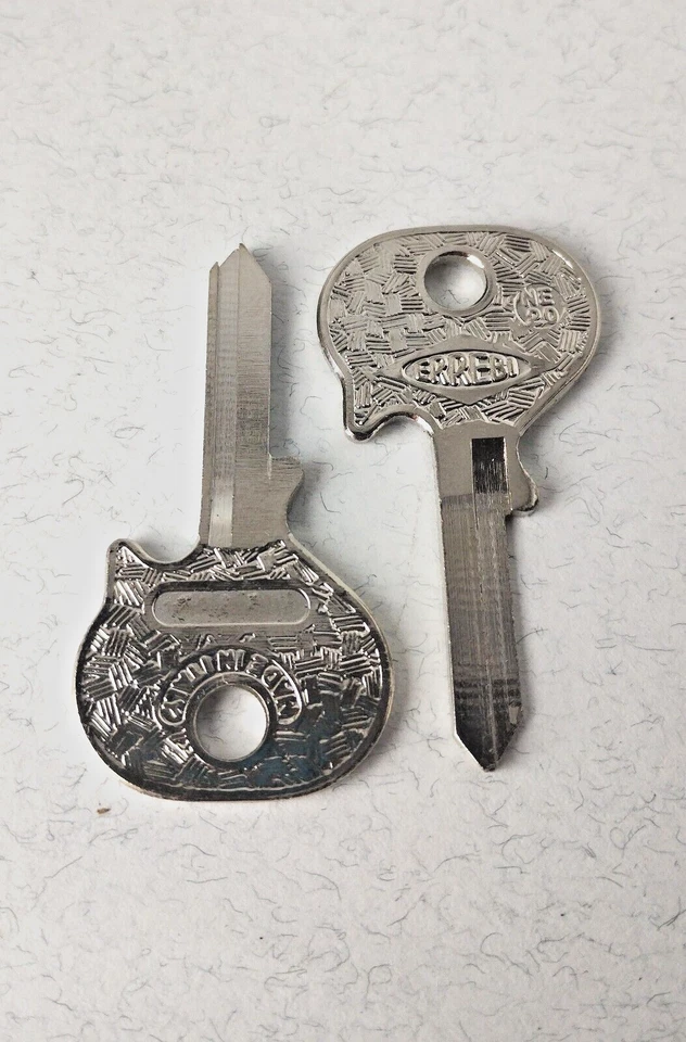 2 llaves en blanco sin cortar para Volvo 144 144s 122 122S 142 142s 544 1800s VO6, V77 Foto 2 de 4