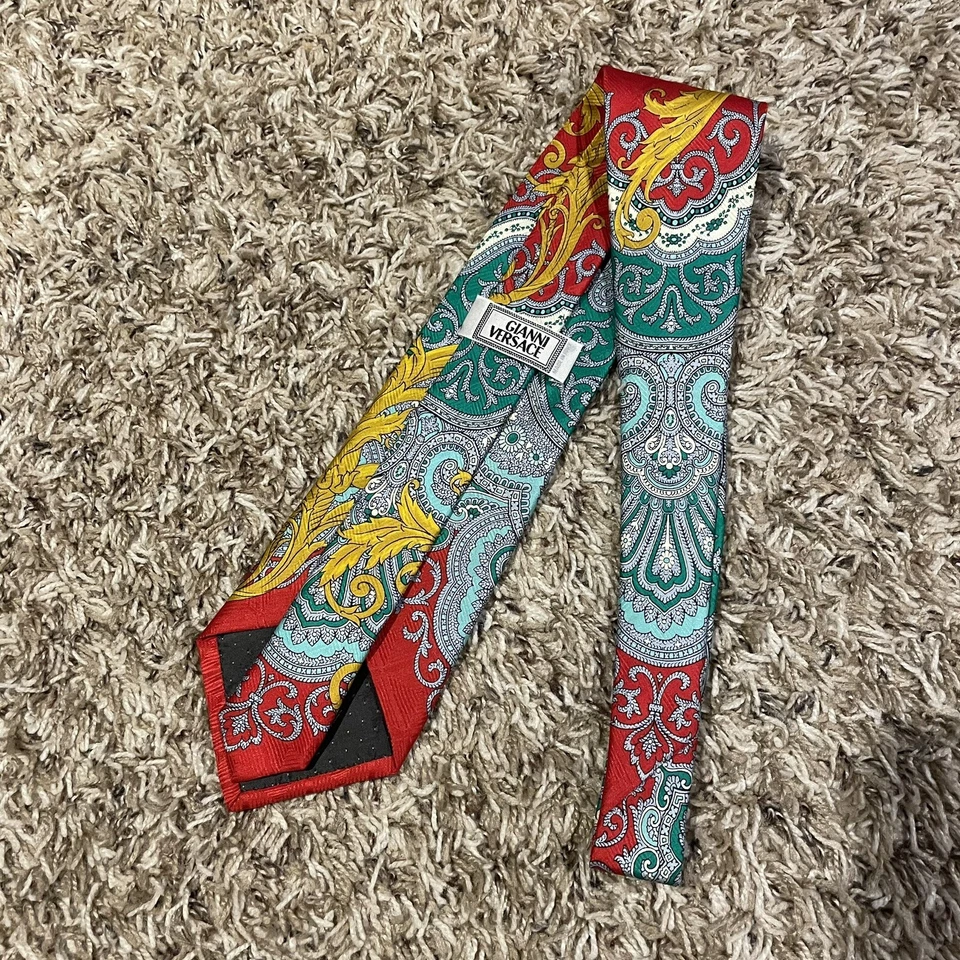 GIANNI VERSACE VINTAGE AÑOS 90 PAISLEY BRILLANTE SEDA ROCOCÓ ITALIA ROJO VERDE PLATA Foto 3 de 4