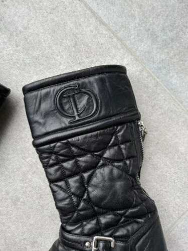BOTAS ACOLCHADAS VINTAGE CD CRISTIAN DIOR CUERO SUAVE NEGRAS PARA MUJER talla 37.5 - Imagen 22 de 24