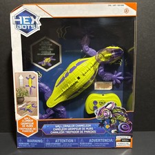 HEX BOTS Wall Crawler Gecko - Remote Control Lizard with LED Eyes Climbs Walls